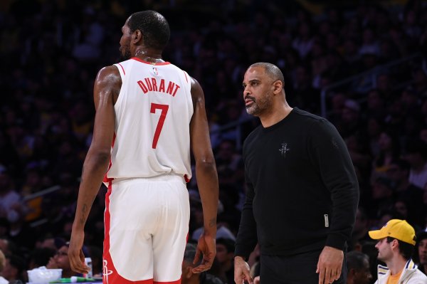 按月配资开户 杜兰特G4能否出战？乌度卡：还不确定&得看情况 中间只有一天休息